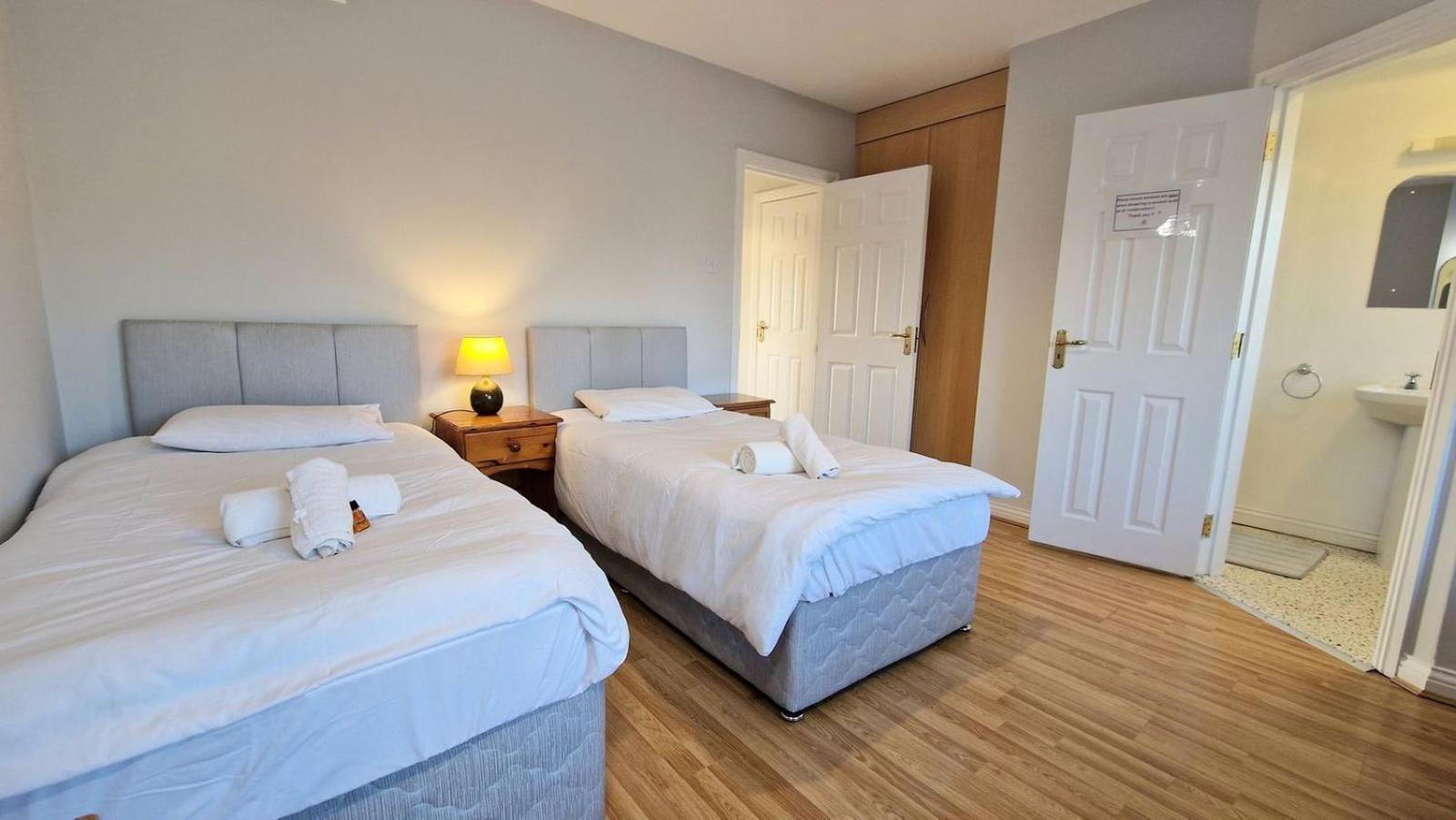 Cosy 3 Bedroom All Ensuites Galway Exteriér fotografie